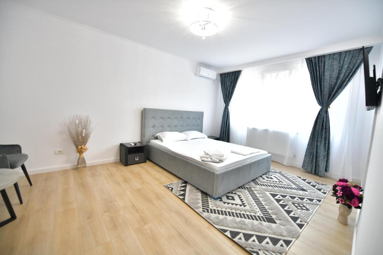 Luxury / M Romancierilor * Bucureşti